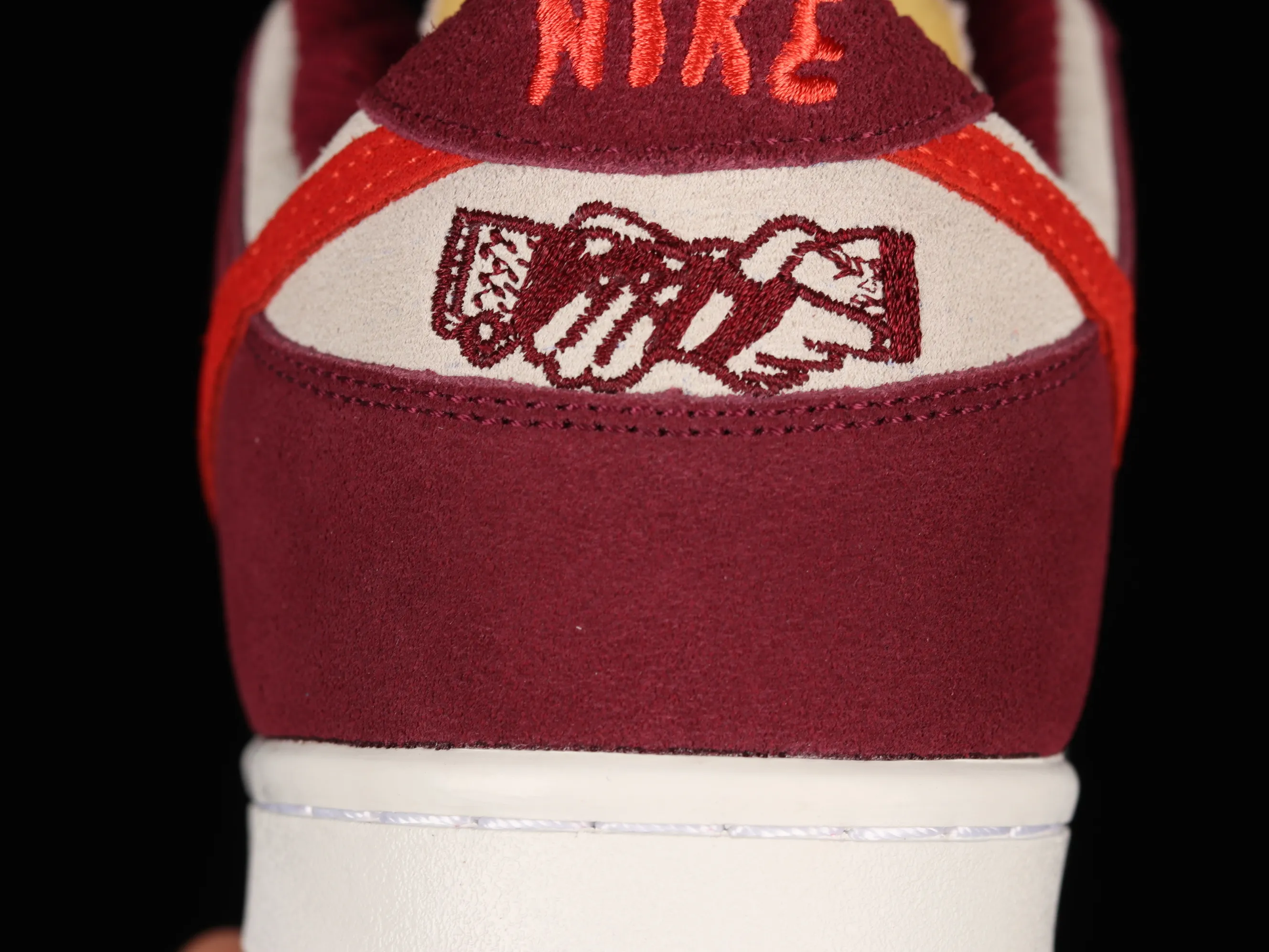 All categories Nk SB Dunk Series Nk SB Dunk Low low-top sneakers Skate Like a Girl x Nk SB Dunk Low joint model SB smashed backboard fashion casual sneakers DX4589-600